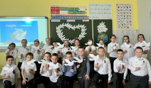 Нурлатские первоклассники приняли участие во всероссийской акции «Голубь Мира»