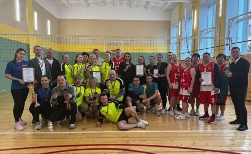 Учителя Нурлатского района стали лучшими на волейбольном турнире памяти Нила Ханнанова
