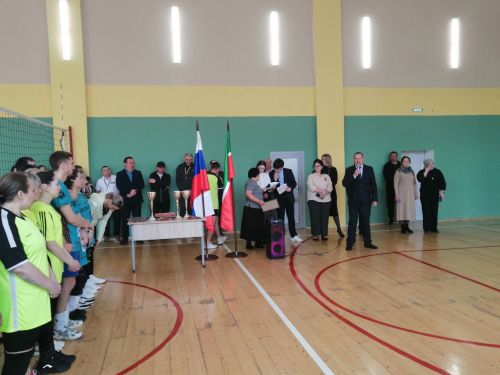 Учителя Нурлатского района стали лучшими на волейбольном турнире памяти Нила Ханнанова