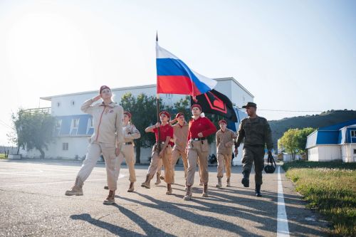 Школьница из Нурлата с честью представила Татарстан на Параде Победы в ВДЦ «Смена»