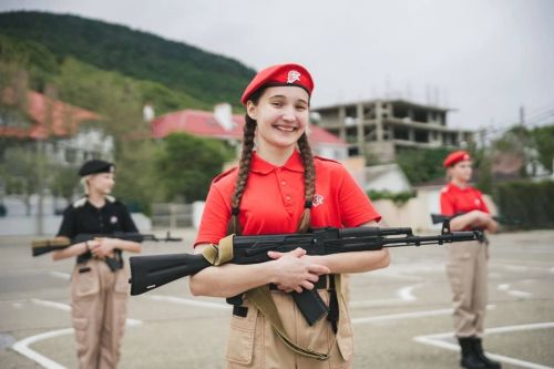 Школьница из Нурлата с честью представила Татарстан на Параде Победы в ВДЦ «Смена»