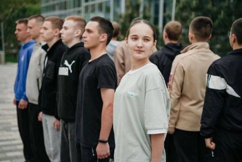 Школьница из Нурлата с честью представила Татарстан на Параде Победы в ВДЦ «Смена»