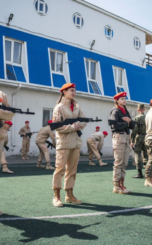 Школьница из Нурлата с честью представила Татарстан на Параде Победы в ВДЦ «Смена»