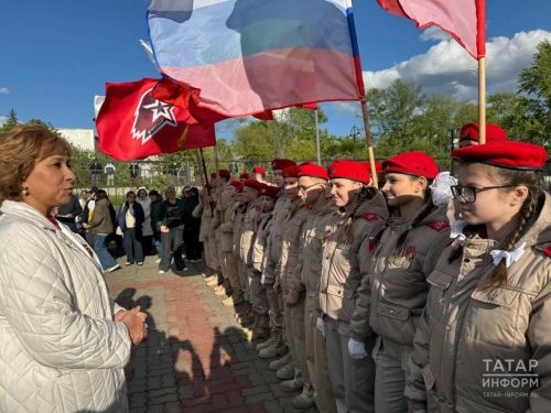 Памятный круиз по Волге: ветераны и юнармейцы отмечают 80-летие Победы