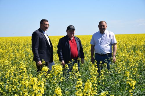 Дамир Ишкинеев ознакомился с ходом посевных работ на полях агрохолдинга «Чистополье»