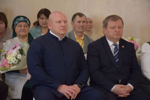 В Международный день семьи в Нурлате чествовали юбиляров супружеской жизни