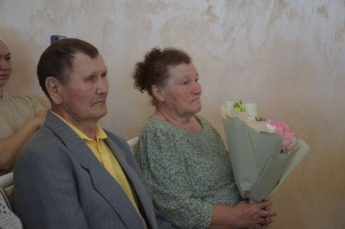 В Международный день семьи в Нурлате чествовали юбиляров супружеской жизни