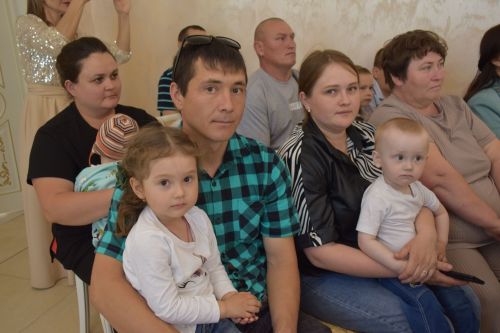 В Международный день семьи в Нурлате чествовали юбиляров супружеской жизни