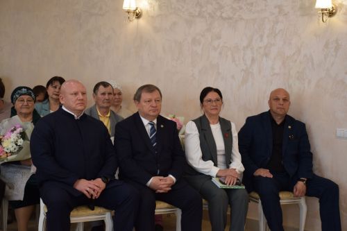 В Международный день семьи в Нурлате чествовали юбиляров супружеской жизни