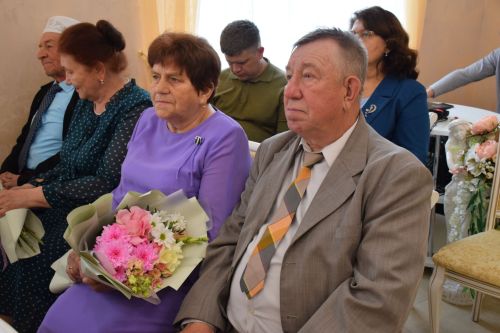 В Международный день семьи в Нурлате чествовали юбиляров супружеской жизни