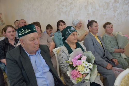 В Международный день семьи в Нурлате чествовали юбиляров супружеской жизни