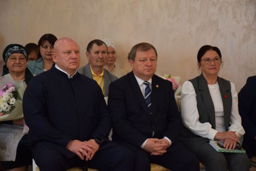 В Международный день семьи в Нурлате чествовали юбиляров супружеской жизни