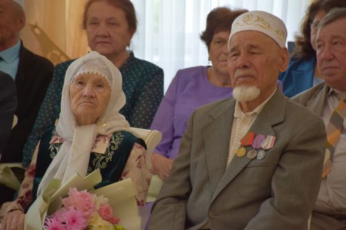 В Международный день семьи в Нурлате чествовали юбиляров супружеской жизни