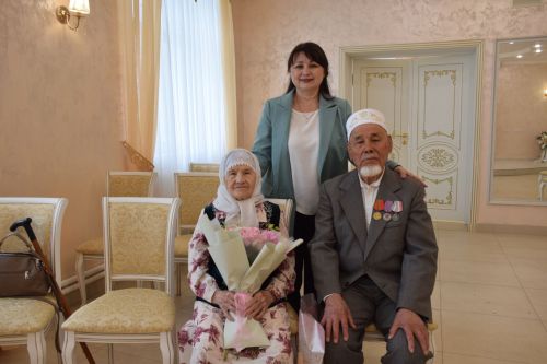В Международный день семьи в Нурлате чествовали юбиляров супружеской жизни