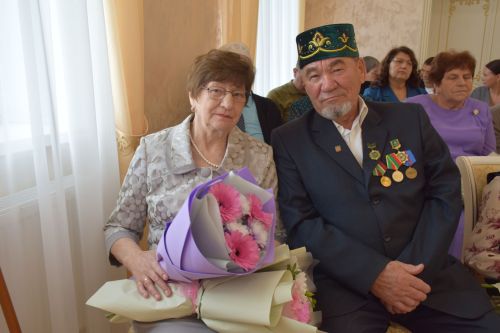 В Международный день семьи в Нурлате чествовали юбиляров супружеской жизни