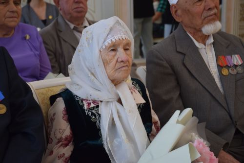 В Международный день семьи в Нурлате чествовали юбиляров супружеской жизни