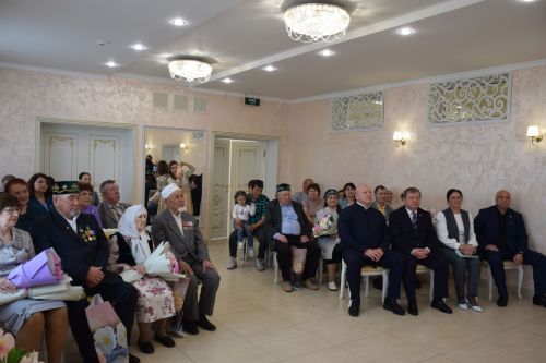 В Международный день семьи в Нурлате чествовали юбиляров супружеской жизни
