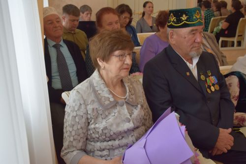 В Международный день семьи в Нурлате чествовали юбиляров супружеской жизни