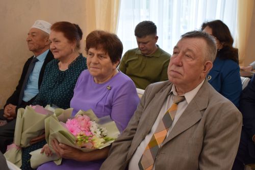В Международный день семьи в Нурлате чествовали юбиляров супружеской жизни