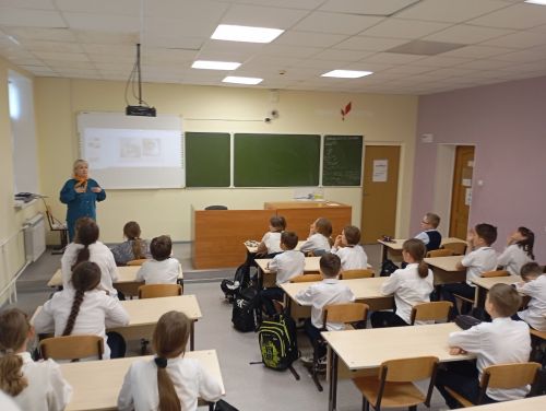 В Нурлатской гимназии прошел познавательный час к Международному дню музеев