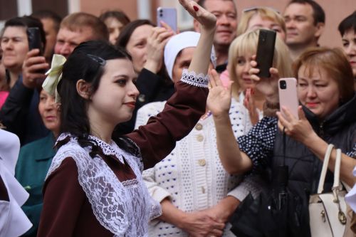 Дамир Ишкинеев поздравил нурлатских гимназистов с Последним звонком