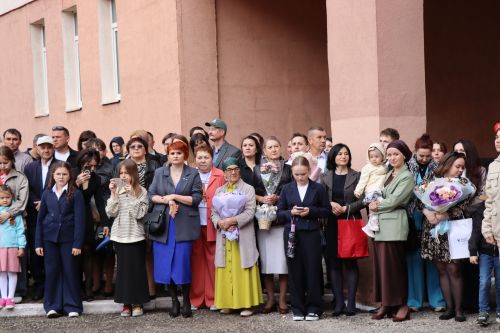 Дамир Ишкинеев поздравил нурлатских гимназистов с Последним звонком