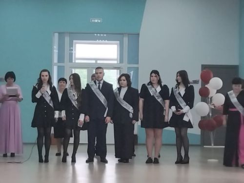 Последние звонки прозвенели для выпускников Нурлата и Нурлатского района