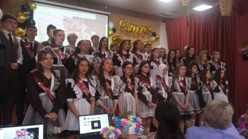 Последние звонки прозвенели для выпускников Нурлата и Нурлатского района