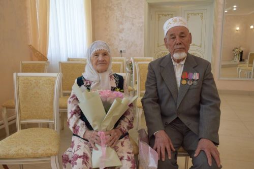 70 лет любви: история семьи Галиевых, отметивших железную свадьбу в Нурлате