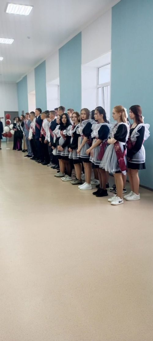 Последние звонки прозвенели для выпускников Нурлата и Нурлатского района