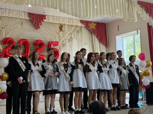 Последние звонки прозвенели для выпускников Нурлата и Нурлатского района