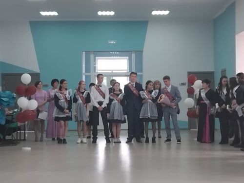 Последние звонки прозвенели для выпускников Нурлата и Нурлатского района