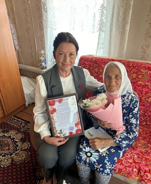 Жительница Нурлата Раиса Закизяновна Киямова отмечает 95-летний юбилей