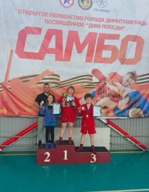 Юные самбисты из Нурлата завоевали медали на турнире в Димитровграде