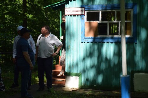 Глава Нурлатского района ознакомился с подготовкой детского лагеря «Заречный» к летнему сезону