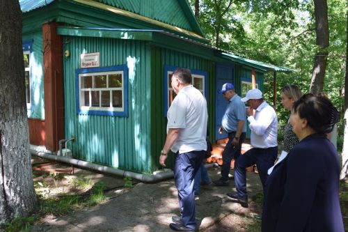 Глава Нурлатского района ознакомился с подготовкой детского лагеря «Заречный» к летнему сезону