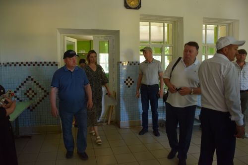 Глава Нурлатского района ознакомился с подготовкой детского лагеря «Заречный» к летнему сезону