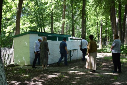 Глава Нурлатского района ознакомился с подготовкой детского лагеря «Заречный» к летнему сезону