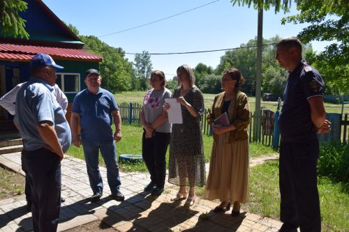 Глава Нурлатского района ознакомился с подготовкой детского лагеря «Заречный» к летнему сезону