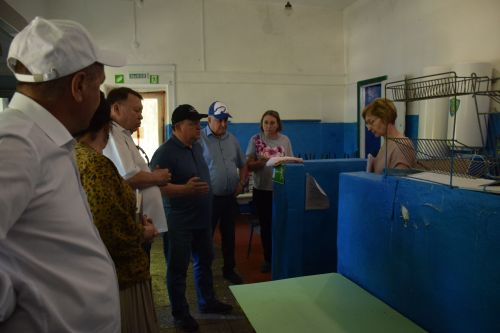 Глава Нурлатского района ознакомился с подготовкой детского лагеря «Заречный» к летнему сезону