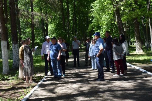Глава Нурлатского района ознакомился с подготовкой детского лагеря «Заречный» к летнему сезону