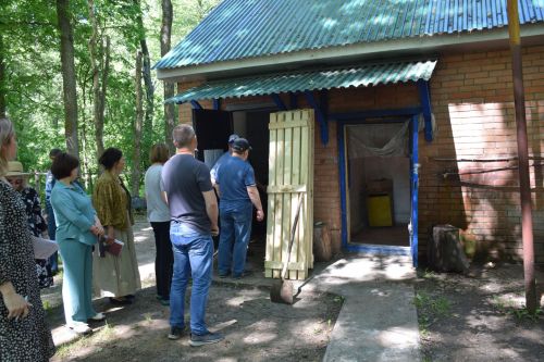 Глава Нурлатского района ознакомился с подготовкой детского лагеря «Заречный» к летнему сезону
