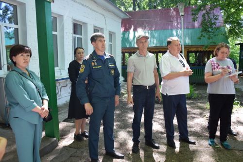 Глава Нурлатского района ознакомился с подготовкой детского лагеря «Заречный» к летнему сезону