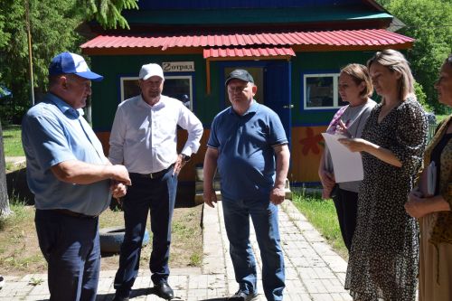 Глава Нурлатского района ознакомился с подготовкой детского лагеря «Заречный» к летнему сезону