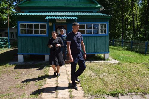 Глава Нурлатского района ознакомился с подготовкой детского лагеря «Заречный» к летнему сезону