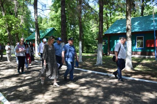 Глава Нурлатского района ознакомился с подготовкой детского лагеря «Заречный» к летнему сезону