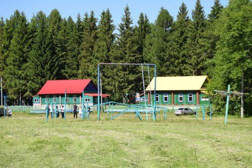 Глава Нурлатского района ознакомился с подготовкой детского лагеря «Заречный» к летнему сезону