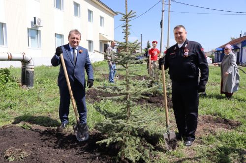 В Нурлате торжественно открыли Аллею Победы в честь героев-железнодорожников
