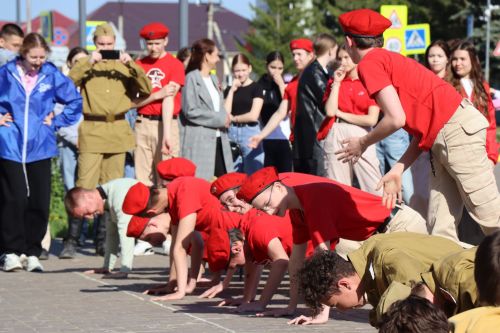 В Нурлате установили «Рекорд Победы»: участники отжались 29 220 раз в честь мирных дней