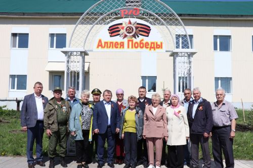 В Нурлате торжественно открыли Аллею Победы в честь героев-железнодорожников